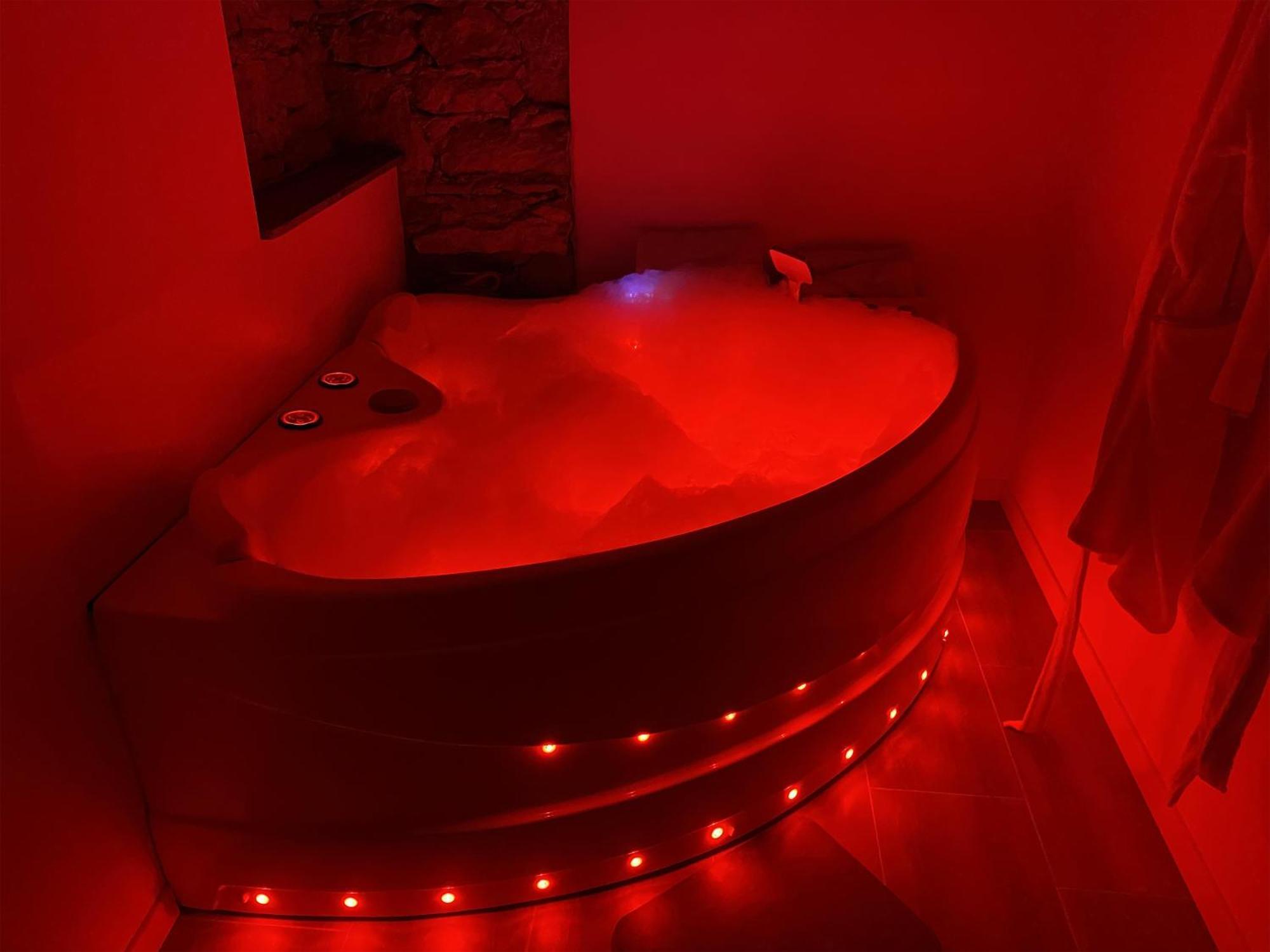 Love Room- Spa- Escale Amoureuse Puygaillard-de-Quercy Kültér fotó