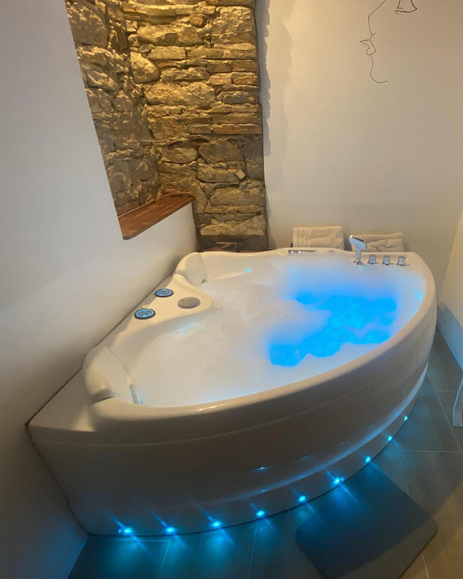 Love Room- Spa- Escale Amoureuse Puygaillard-de-Quercy Kültér fotó
