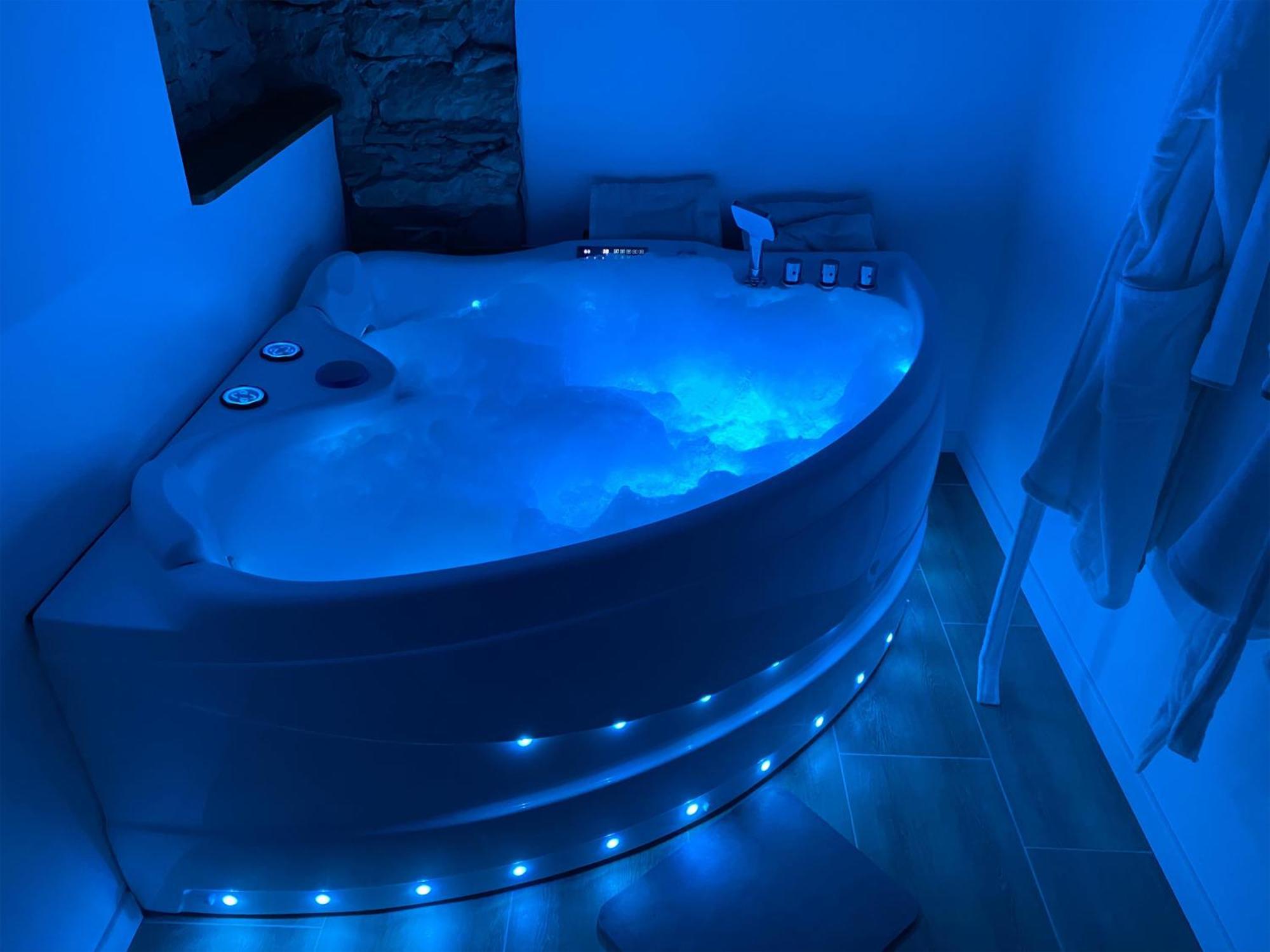 Love Room- Spa- Escale Amoureuse Puygaillard-de-Quercy Kültér fotó